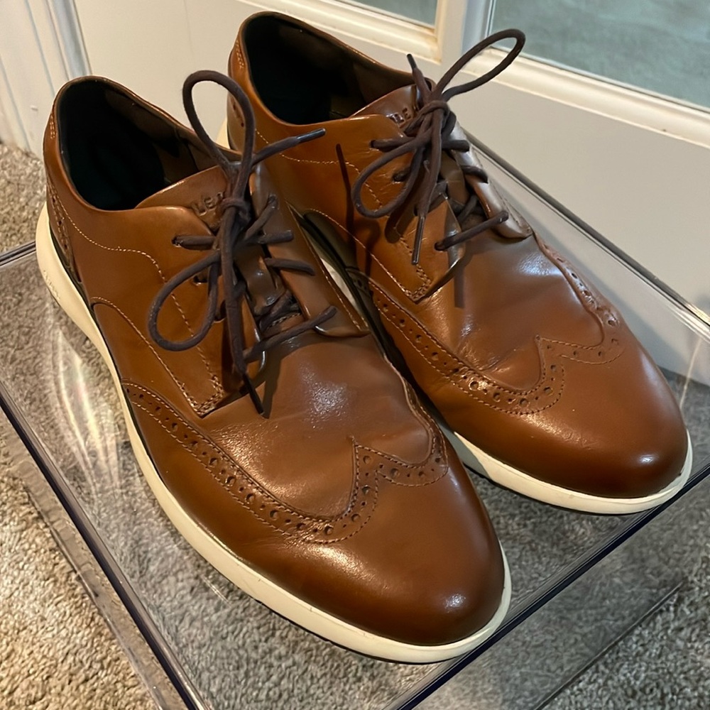Mens Cole Haan wingtips size 10.5 M. These shoes are in GREAT shape!